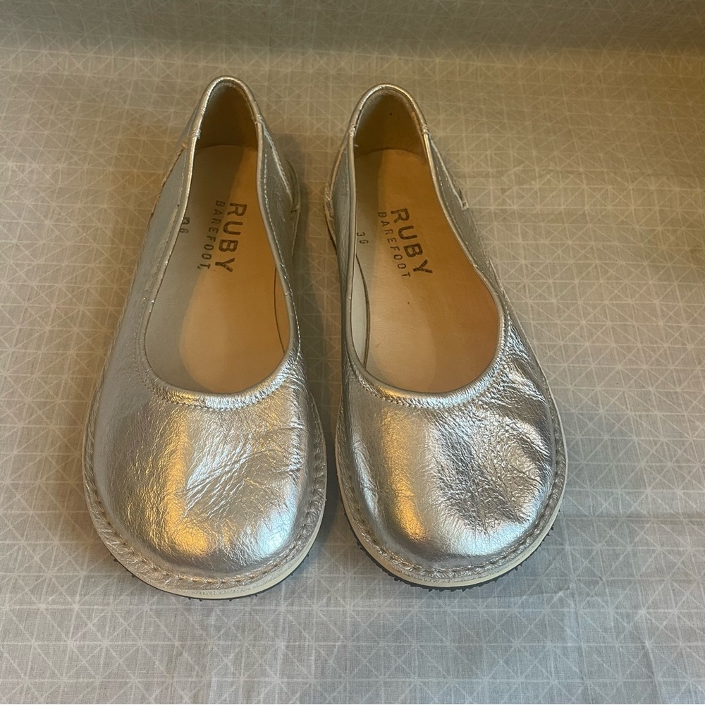 Ruby Barefoot Ballet Flats in Metallic Silver Leather 36 - Picture 2 of 7